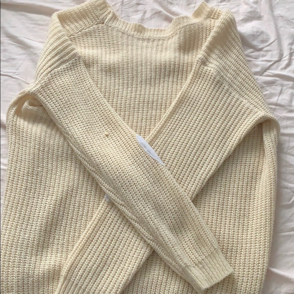OVERSIZED CREAM KNIT SWEATER